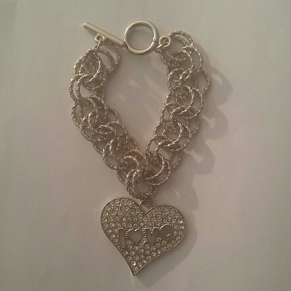 A bracelet that "L❤ve"